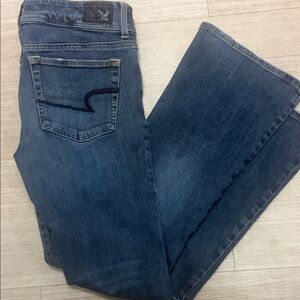 American Eagle Women’s Kickboot Jeans Size 6 Short